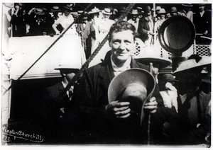 船に乗った若い男としてのウィンストン・チャーチル（1874-1965）